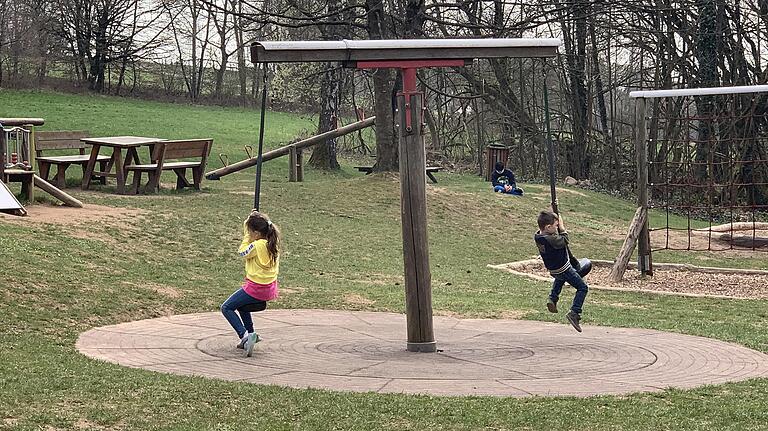 Auf dem Spielplatz kann man sich gut austoben.