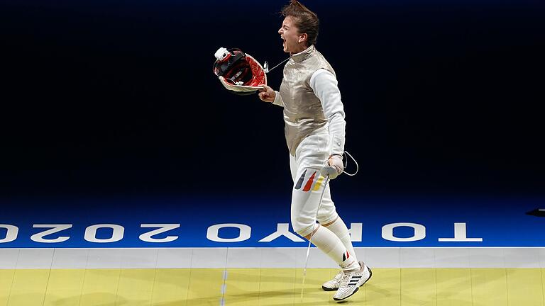 Leonie Ebert, hier bei den Olympischen Spielen in Tokyo im Jahr 2021, holte sich am Freitabend den Europameister-Titel im Florettfechten.