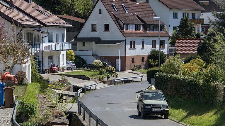 Mitte des Jahres beginnt in der Rienecker Trockenbachstraße in zwei Bauabschnitten eine große Kanalsanierungsmaßnahme zur Beseitigung von Fremdwasser.