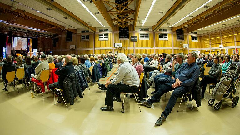 So voll wie beim Wahlforum 2020 wird die Mainschleifenhalle am Montagabend sicher nicht werden, doch das geplante Flüchtlingswohnheim bewegt die Menschen sehr.