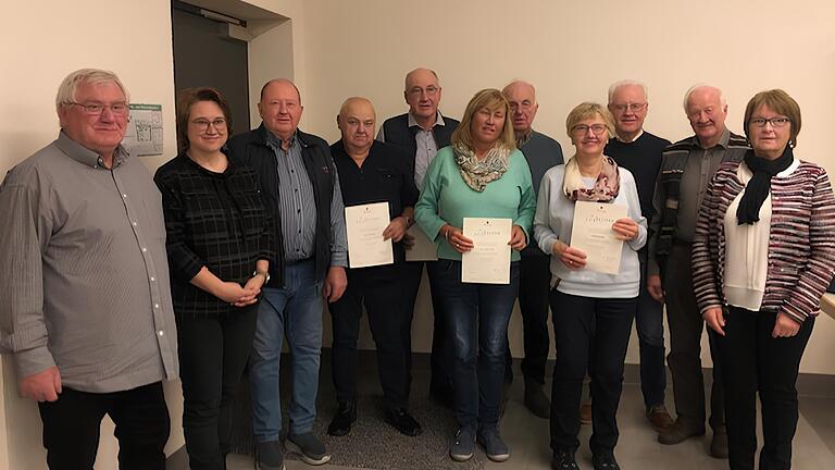 Auf dem Foto (von links): 1. Vorstand Hans Ommert, Präses Steffi Bauer, Erich Arnold, Heinrich Schäfer, Willi Fritsch, Karin Werthmann, Wilhelm Werthmann, Irmgard Schaub, Sebastian Schäfer, Bernhard Arnold, 1. Vorstand Angelika Dittmaier.