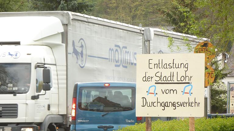 Seit Jahren wird in Steinbach in der Ortsdurchfahrt für eine Verkehrsentlastung protestiert. Seit Jahren wird in Steinbach in der Ortsdurchfahrt für eine Verkehrsentlastung protestiert.