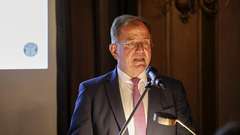 Bezirkstagspräsident Erwin Dotzel. Bezirkstagspräsident Erwin Dotzel.
