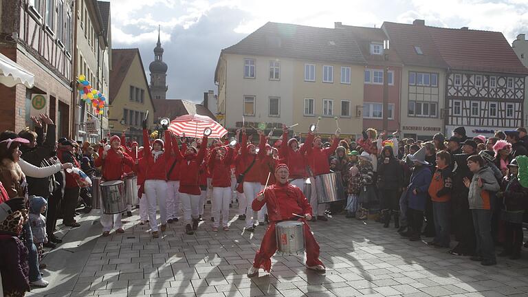 Helau heißt es am 19. Februar beim großen Faschingsumzug der MKG in Mellrichstadt. Helau heißt es am 19. Februar beim großen Faschingsumzug der MKG in Mellrichstadt.