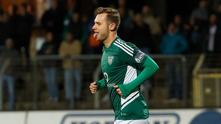 Jubelte im Hinspiel nach seinem Treffer zum 2:0-Endstand gegen die SpVgg Ansbach und hat unter der Woche seinen Vertrag beim FC 05 Schweinfurt verlängert: Fabio Bozesan.