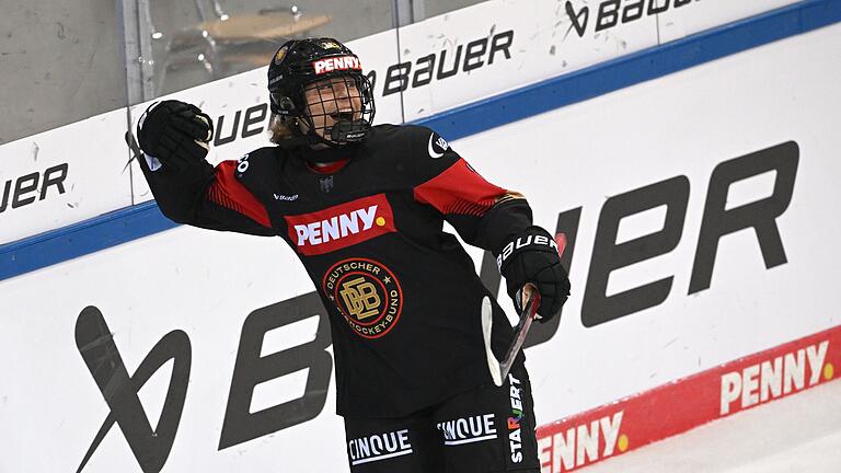 Deutschland - Ungarn - Nach Zwillingsschwester Lilli traf auch Luisa Welcke für die deutschen Eishockey-Frauen. Deutschland - Ungarn - Nach Zwillingsschwester Lilli traf auch Luisa Welcke für die deutschen Eishockey-Frauen.
