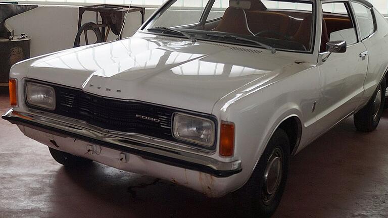 Ein Ford Taunus Coupé aus dem Jahr 1974: Hier besteht allerdings Restaurierungsbedarf.