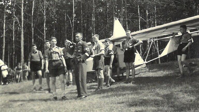 Segelflug auf dem Karlstadter Saupurzel in den 1930er Jahren.