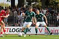 Eine Szene aus dem Hinspiel: Benyas Junge-Abiol (links) erzielt an den Schweinfurtern Luca Trslic (Mitte) und Marc Hänschke vorbei die Würzburger 1:0-Führung in Schweinfurt. Am Ende siegten die Kickers beim FC 05 mit 2:0. Am 19. April gibt es nun am Dallenberg das Wiedersehen.