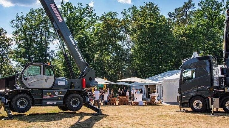 Die Firma Stahlbau Röder GmbH in Wermerichshausen wurde im Sommer 2020 25 Jahre alt. Jetzt, zwei Jahre später, wurde das Jubiläum nachgefeiert. Dabei wurden 5000 Euro an Spenden gesammelt.