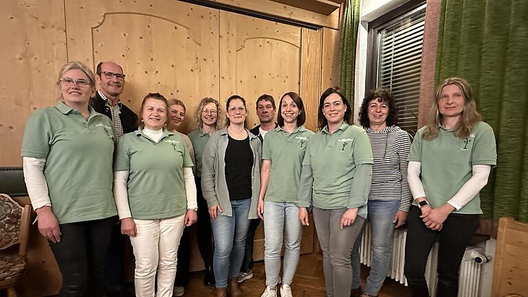 Neuwahl des Vorstands: (von links) Monika Romeis (Schriftführerin), Bürgermeister Dieter Muth, Galina Georgieva Ivanova (Beisitzerin), Anja Enders (neue Beisitzerin), Martina Martin (Schriftführerin), Sabine Karg (neue Schriftführerin), Werner Ke...       -  Neuwahl des Vorstands: (von links) Monika Romeis (Schriftführerin), Bürgermeister Dieter Muth, Galina Georgieva Ivanova (Beisitzerin), Anja Enders (neue Beisitzerin), Martina Martin (Schriftführerin), Sabine Karg (neue Schriftführerin), Werner Keßler (Beisitzer), Maria Knüttel und Simone Zeier (Vorstandsteam), Katja Schmitt (ausgeschiedene Beisitzerin) und Sonja Beck (ausgeschiedene Beisitzerin).