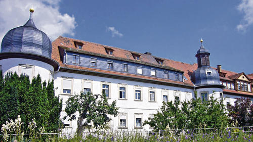Aus dem Kloster Eichelsdorf wird das &bdquo;Reha Schloss Eichelsdorf&ldquo;. Das einstige Kloster ist für die Reha-Einrichtung ein idealer Standort. Vor allem das große Gartengelände eignet sich bestens für Therapiezwecke.