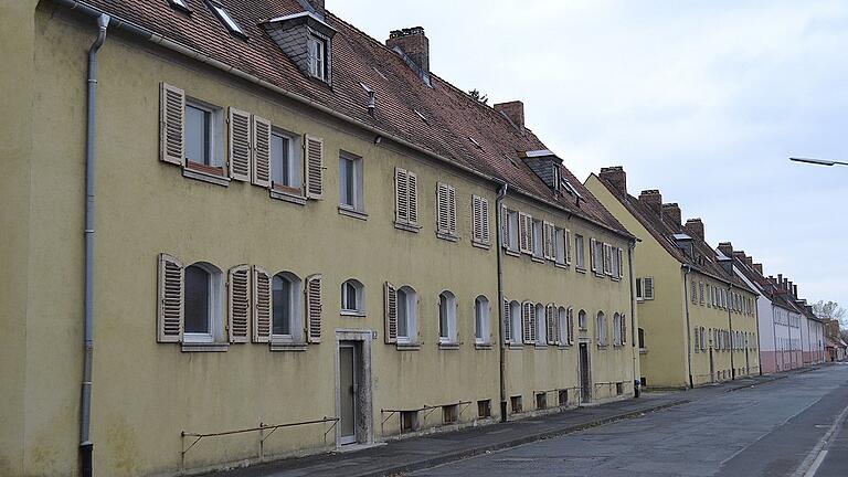 So sehen die maroden Wohnblocks in der Breslauer Straße in der Siedlung-Nord noch aus. Sie werden bald verschwinden. Die Voraussetzung dafür ist die Änderung des Bebauungsplans, die derzeit läuft.