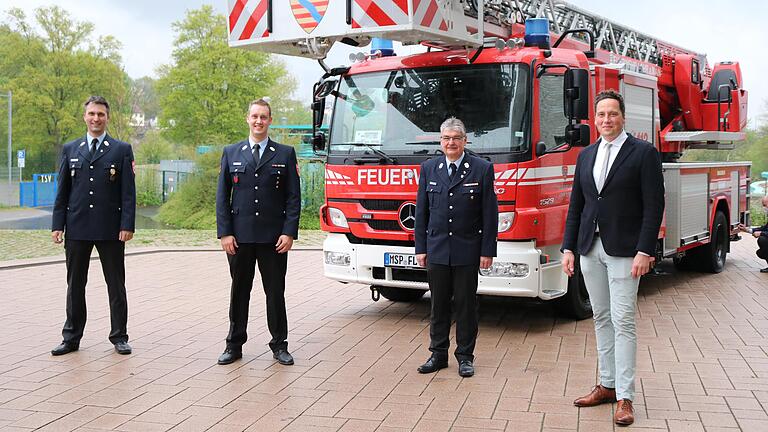 Michael Hübner, Sebastian Mademann und Bernd Brönner mit ihrem Dienstherrn, Lohrs Bürgermeister Mario Paul (von links).&nbsp;