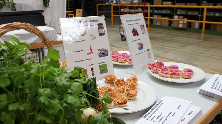 Die selbst gemachten Brotaufstriche waren nicht nur ein Augenschmaus, sondern schmeckten köstlich. Für alle Begeisterten gab es die Rezepte als Handzettel zum Nachmachen mit nach Hause.