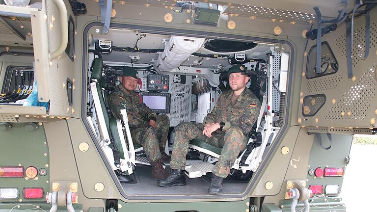 Blick in den schweren Waffenträger der Infanterie, der ab dem Jahr 2025 ausgeliefert wird. In Hammelburg soll für das Fahrzeug eine Ausbildungshalle entstehen.       -  Blick in den schweren Waffenträger der Infanterie, der ab dem Jahr 2025 ausgeliefert wird.  Die Version für Deutschland hat jedoch keine Sitzplätze. Der freie Platz wird genutzt, um Munition zu transportieren.