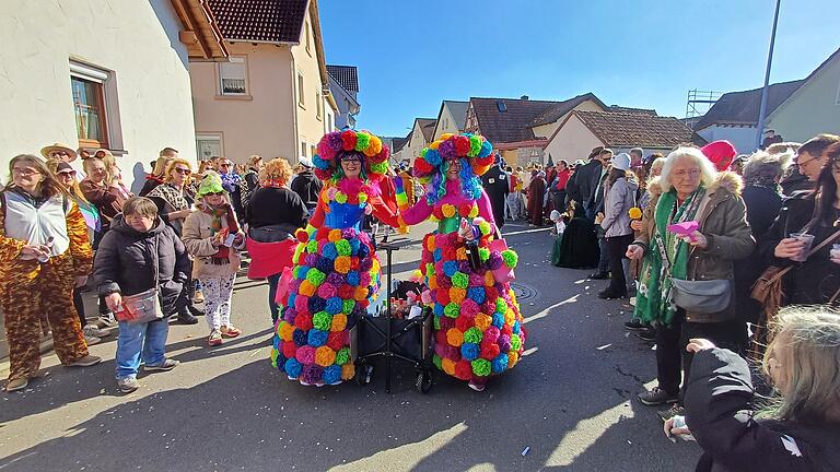 Der Frühling ist da.       -  Die Anonymen aus Oberthulba bringen den Frühling nach Westheim – als blühende Boten vertreiben sie den Winter.
