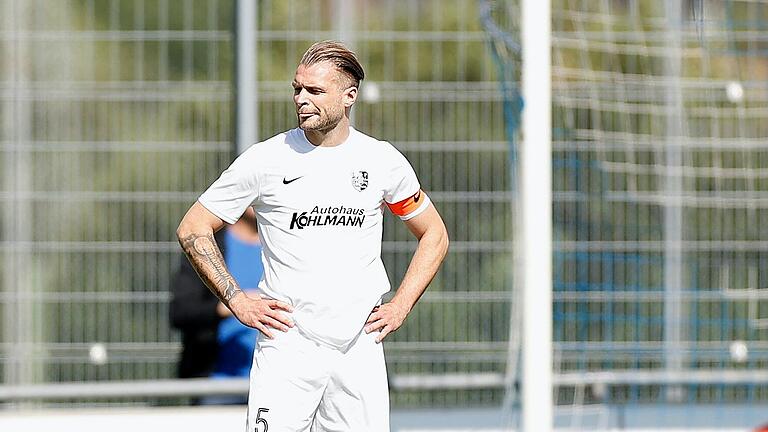 Nachdem am 28. Mai der Abstieg aus der Bayernliga feststand, war die Enttäuschung bei Kapitän Marvin Schramm und seinen Teamkollegen vom TSV Karlburg zunächst groß. Doch die Enttäuschung scheint überwunden. Nachdem am 28. Mai der Abstieg aus der Bayernliga feststand, war die Enttäuschung bei Kapitän Marvin Schramm und seinen Teamkollegen vom TSV Karlburg zunächst groß. Doch die Enttäuschung scheint überwunden.