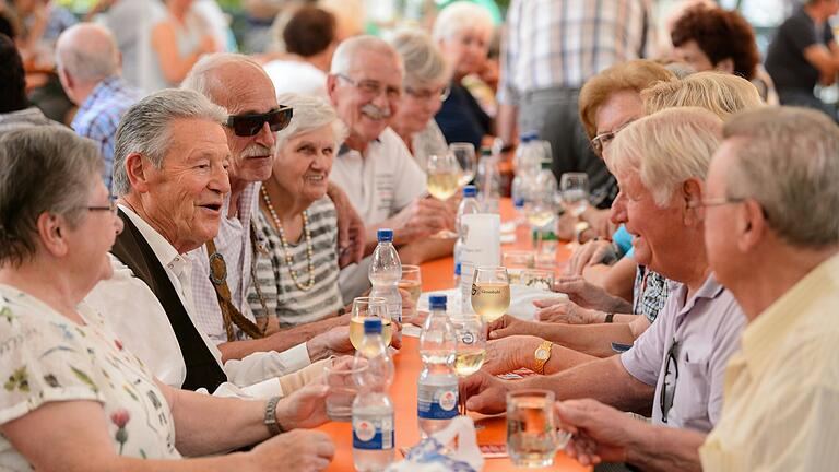 Das Weinfest am Wagnerplatz in Würzburg ist das älteste Straßenweinfest in Unterfranken. Es dauert heuer vom 30. August bis zum 2. September.