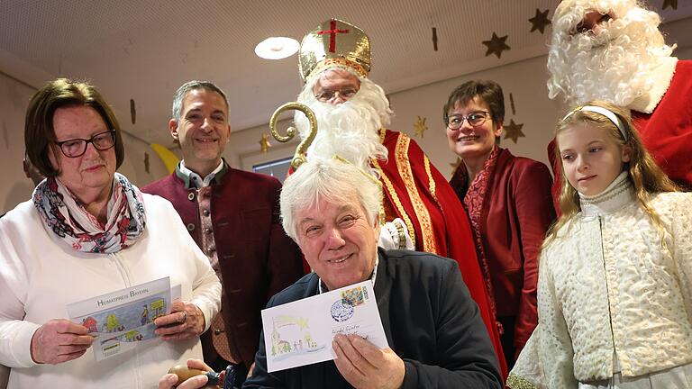 Bayerns einziges Weihnachtspostamt öffnet       -  In Himmelstadt gibt es das einzige bayerische Weihnachtspostamt - zur Eröffnung kam auch Musiker Rolf Zuckowski.