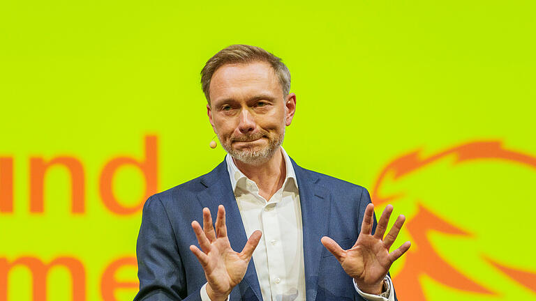 Wahlkampfendspurt der Hessen-FDP.jpeg - Wie geht es weiter mit der FDP? Sowohl in Bayern als auch in Hessen schneidet Lindners Partei schlecht ab. Wahlkampfendspurt der Hessen-FDP.jpeg - Wie geht es weiter mit der FDP? Sowohl in Bayern als auch in Hessen schneidet Lindners Partei schlecht ab.