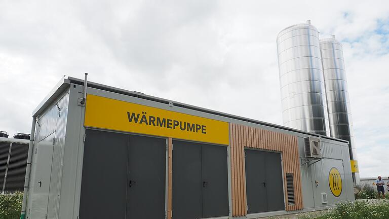 Die Großwärmepumpe mit Pufferspeicher in Mertingen - dieses Konzept könnte demnächst auch in Zellingen umgesetzt werden. Die Großwärmepumpe mit Pufferspeicher in Mertingen - dieses Konzept könnte demnächst auch in Zellingen umgesetzt werden. 