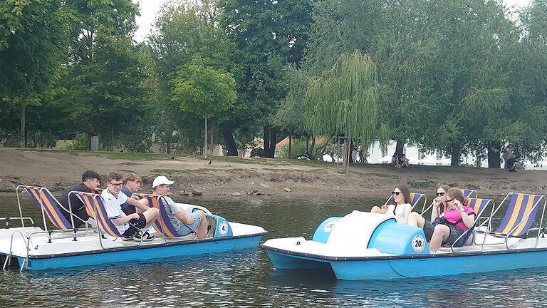 Belohnung für die geschaffte Challenge: eine Tretboot-Fahrt auf der Moldau.