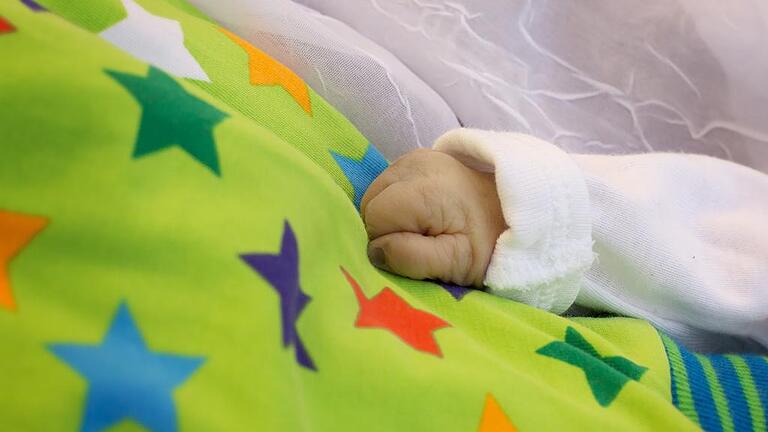 Erinnerung ist das Einzige, das bleibt: Fotos der Sternenkinder können für Eltern und Familien enorm wichtig sein. Auch für die Verarbeitung des Schicksalschlags.