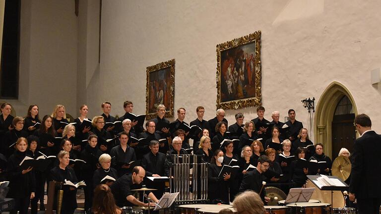 Valentin Becker Chor mit ‚A Mass for Peace‘. Valentin Becker Chor mit ‚A Mass for Peace‘.