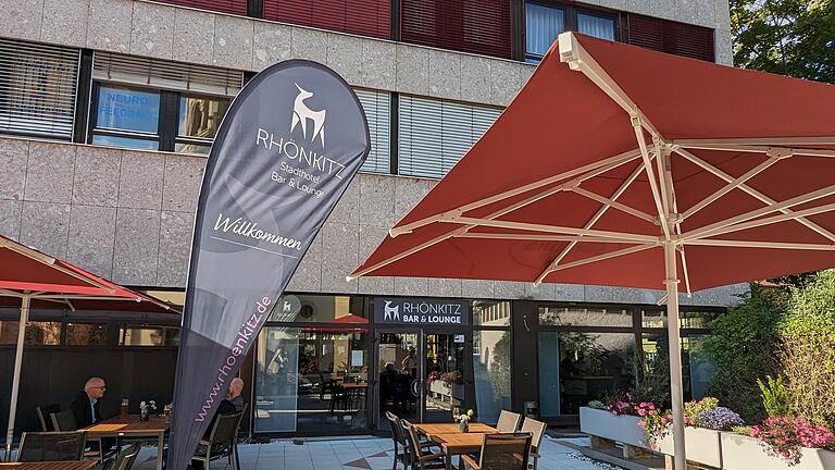 Aus dem alten Hotel „Astoria“ wurde jetzt das moderne Stadthotel „Rhönkitz“. - Aus dem alten Hotel „Astoria“ wurde jetzt das moderne Stadthotel „Rhönkitz“. Aus dem alten Hotel „Astoria“ wurde jetzt das moderne Stadthotel „Rhönkitz“. - Aus dem alten Hotel „Astoria“ wurde jetzt das moderne Stadthotel „Rhönkitz“.