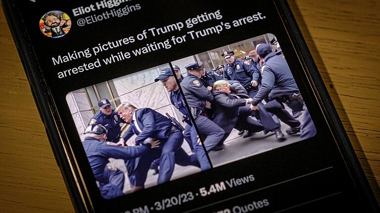 Mit Hilfe von KI erstellte Bilder zeigen ein fiktives Scharmützel zwischen dem ehemaligen US-Präsidenten Donald Trump und Polizeibeamten. Die Bilder wurden als Beispiel für KI-Fähigkeiten auf Twitter veröffentlicht. Mit Hilfe von KI erstellte Bilder zeigen ein fiktives Scharmützel zwischen dem ehemaligen US-Präsidenten Donald Trump und Polizeibeamten. Die Bilder wurden als Beispiel für KI-Fähigkeiten auf Twitter veröffentlicht.