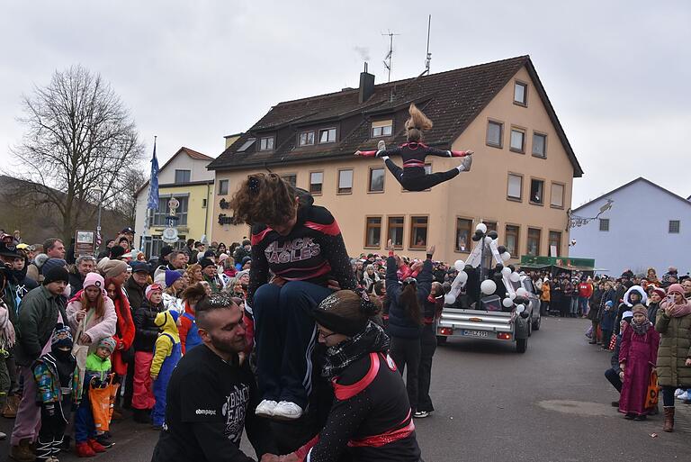 Hoch hinaus gings beim Faschingsumzug.
