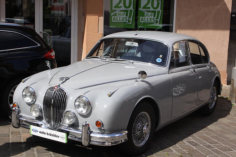 Auch Liebhaberfahrzeuge wie der Jaguar MKII Baujahr 1959 gab es auf der Automeile zu sehen - und zu kaufen. Auch Liebhaberfahrzeuge wie der Jaguar MKII Baujahr 1959 gab es auf der Automeile zu sehen - und zu kaufen.