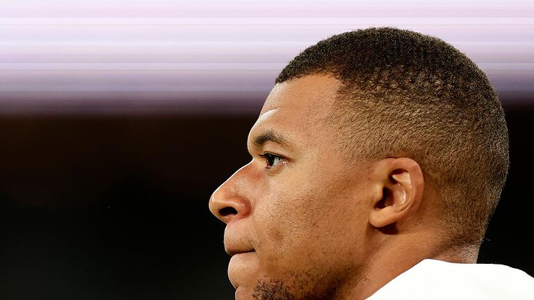 Kylian Mbappé       -  Kylian Mbappé steht derzeit auch abseits des Platzes im Rampenlicht - seiner Meinung nach zu Unrecht.