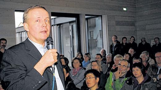 Warnt vor Wechselwirkungen: Metalltoxikologe Peter Jennrich erklärte beim Infoabend im Wonfurt Pfarrsaal, dass sich Schwermetalle im menschlichen Körper anreichern und summieren können.