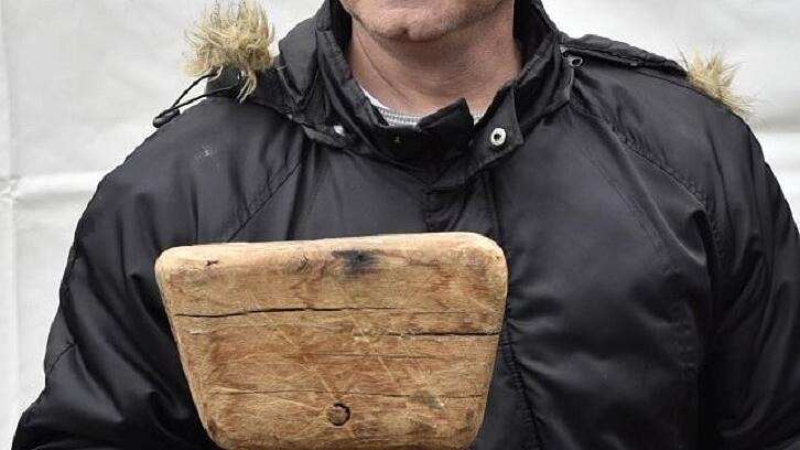 Gunter Hartleb hielt den Schlegel für den Bieranstich bereit. Gunter Hartleb hielt den Schlegel für den Bieranstich bereit.