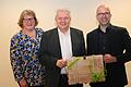 Von links: Personalratsvorsitzende Manuela Fretschner, Leo Weber und AOK-Direktor Alexander Pröbstle.