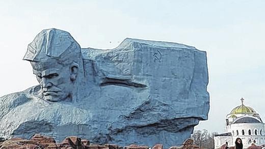 Heldendenkmal in Brest: Erinnerung an den &bdquo;Großen Vaterländischen Krieg&ldquo;.