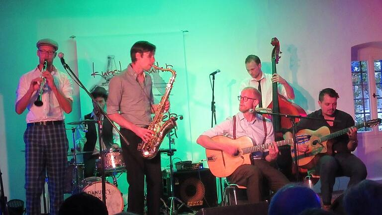 Die Musiker von &bdquo;Danube's banks&ldquo; sorgten für eine ausgelassene Stimmung im Kloster Wechterswinkel.