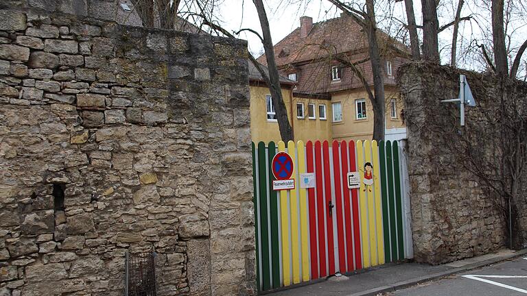 Der Kindergarten Maria-Theresien-Heim in Ochsenfurt muss saniert werden. Der Kindergarten Maria-Theresien-Heim in Ochsenfurt muss saniert werden.