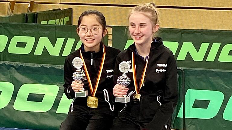 Deutsche U15-Meisterinnen im Doppel: Koharu Itagaki (links) und Theresa Faltermaier. Deutsche U15-Meisterinnen im Doppel: Koharu Itagaki (links) und Theresa Faltermaier.
