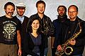 MSP-Jazz-Wizzards auf der Kellerbühne       -  (hr)   Da das Konzert der MSP-Jazz-Wizzards im vergangenen Jahr so toll besucht war, gibt es heuer eine Fortsetzung. Die Präsentation von funky Jazz- und Popsongs begeisterten das Publikum. Die MSP-Jazz-Wizzards tüftelten weiter an diesem Programm und werden am Freitag, 30. November, ab 20 Uhr auf der Lengfurter Kellerbühne neben Stücken von Jeff Lorber, Pee Wee Ellis, Weather Report auch Eigenkompositionen von Keyboarder Michael Hauck, Trompeter Andy Eyrich und Bassist Tobias Pawlick spielen. Mit dabei ist wieder Sängerin Tanja Rösch die unter anderem Songs von Randy Crawford und Joss Stone interpretieren wird. Von links: Michael Hauck (Keyboards), Tobias Pawlick (Bass, Gitarre), Tanja Rösch (Gesang), Andy Eyrich (Trompete, Gesang), Peter Sebold (Schlagzeug) und Ulf Hannig (Saxofon).