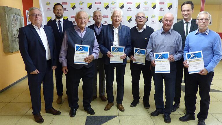 Die Sportfreunde Stettbach feierten 100. Geburtstag. Dabei wurden unter anderem treue Mitglieder geehrt.