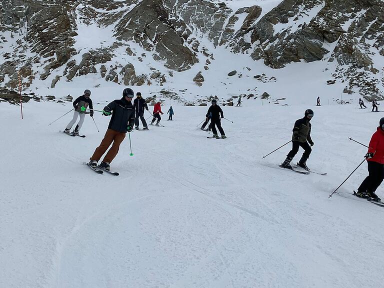 Am Tag ging es auf die Piste, danach folgte jeweils ein Abendprogramm.