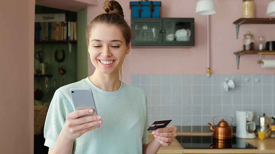 Ausbildung in Würzburg       -  Einkaufen per Mausklick: Online-Shops sind aus dem Alltag nicht mehr wegzudenken.