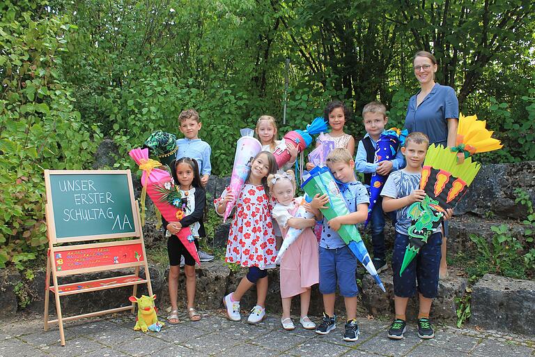 Neun Schulkinder, fünf Mädchen und vier Buben, besuchen die Klasse 1a der Franz-Ludwig-von-Erthal-Schule in Haßfurt. Ihre Klassenlehrerin ist Lena Lilge. Neun Schulkinder, fünf Mädchen und vier Buben, besuchen die Klasse 1a der Franz-Ludwig-von-Erthal-Schule in Haßfurt. Ihre Klassenlehrerin ist Lena Lilge.