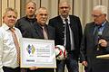 Gütesiegel: Mit der &bdquo;Goldene Raute&ldquo; des Bayerischen-Fußball-Verbandes wurde der SV Friesenhausen ausgezeichnet. Im Bild (von links) SV-Vorsitzender Reinhold Mahr, Vize Andreas Hußlein, Vereinsehrenamtsbeauftragter Leo Mahr, BFV-Kreisspielleiter Gottfried Bindrim und BFV-Kreisehrenamtsbeauftragter Edgar Hedrich.FOTO: Ulrich Kind