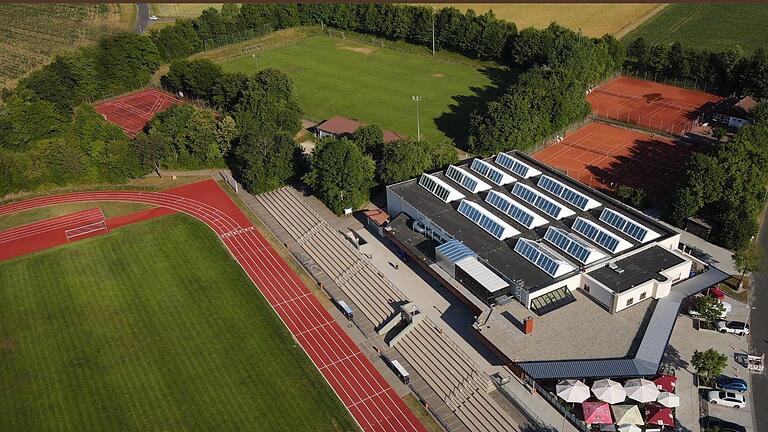Das Münnerstädter Sportzentrum nach den umfangreichen Sanierungsarbeiten: Vor 50 Jahren entschied sich der Stadtrat für das Kleinfeldlein als Ort der neuen Sportstätte, vor 40 Jahren wurde es eingeweiht. - Das Münnerstädter Sportzentrum nach den umfangreichen Sanierungsarbeiten: Vor 50 Jahren entschied sich der Stadtrat für das Kleinfeldlein als Ort der neuen Sportstätte, vor 40 Jahren wurde es eingeweiht. Das Münnerstädter Sportzentrum nach den umfangreichen Sanierungsarbeiten: Vor 50 Jahren entschied sich der Stadtrat für das Kleinfeldlein als Ort der neuen Sportstätte, vor 40 Jahren wurde es eingeweiht. - Das Münnerstädter Sportzentrum nach den umfangreichen Sanierungsarbeiten: Vor 50 Jahren entschied sich der Stadtrat für das Kleinfeldlein als Ort der neuen Sportstätte, vor 40 Jahren wurde es eingeweiht.