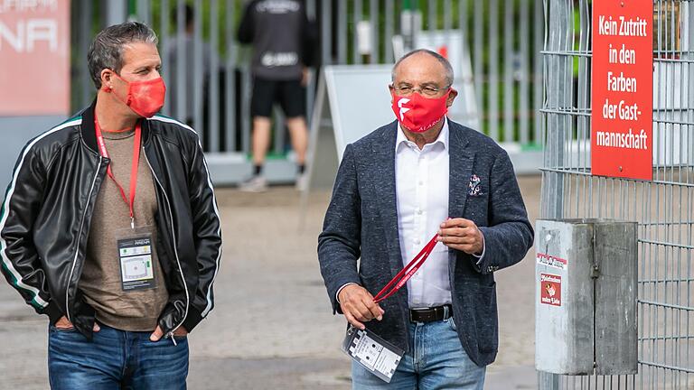 Felix Magath und sein damaliger Assistent Christian Ortlepp (links) 2020 bei einem Spiel der Würzburger Kickers am Dallenberg. Felix Magath und sein damaliger Assistent Christian Ortlepp (links) 2020 bei einem Spiel der Würzburger Kickers am Dallenberg.