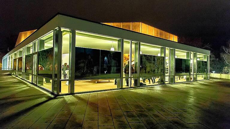 Seit 50 Jahren gibt es das Schweinfurter Theater. Der Geburtstag wurde großgefeiert, sehr zur Freude von Intendant Christian Kreppel und Ex-OB Gudrun Grieser. Seit 50 Jahren gibt es das Schweinfurter Theater. Der Geburtstag wurde großgefeiert, sehr zur Freude von Intendant Christian Kreppel und Ex-OB Gudrun Grieser.